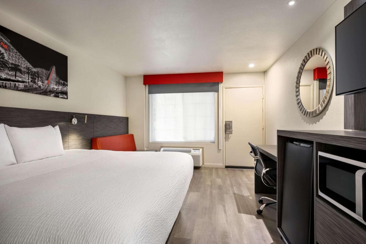 Ramada By Wyndham Anaheim Convention Center Hotell Eksteriør bilde